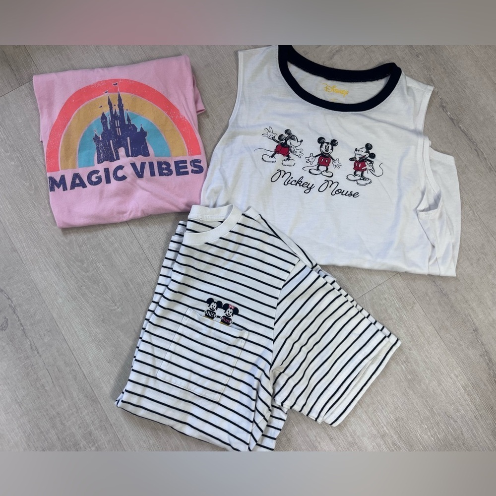 Disney T-shirt Bundle Size XL